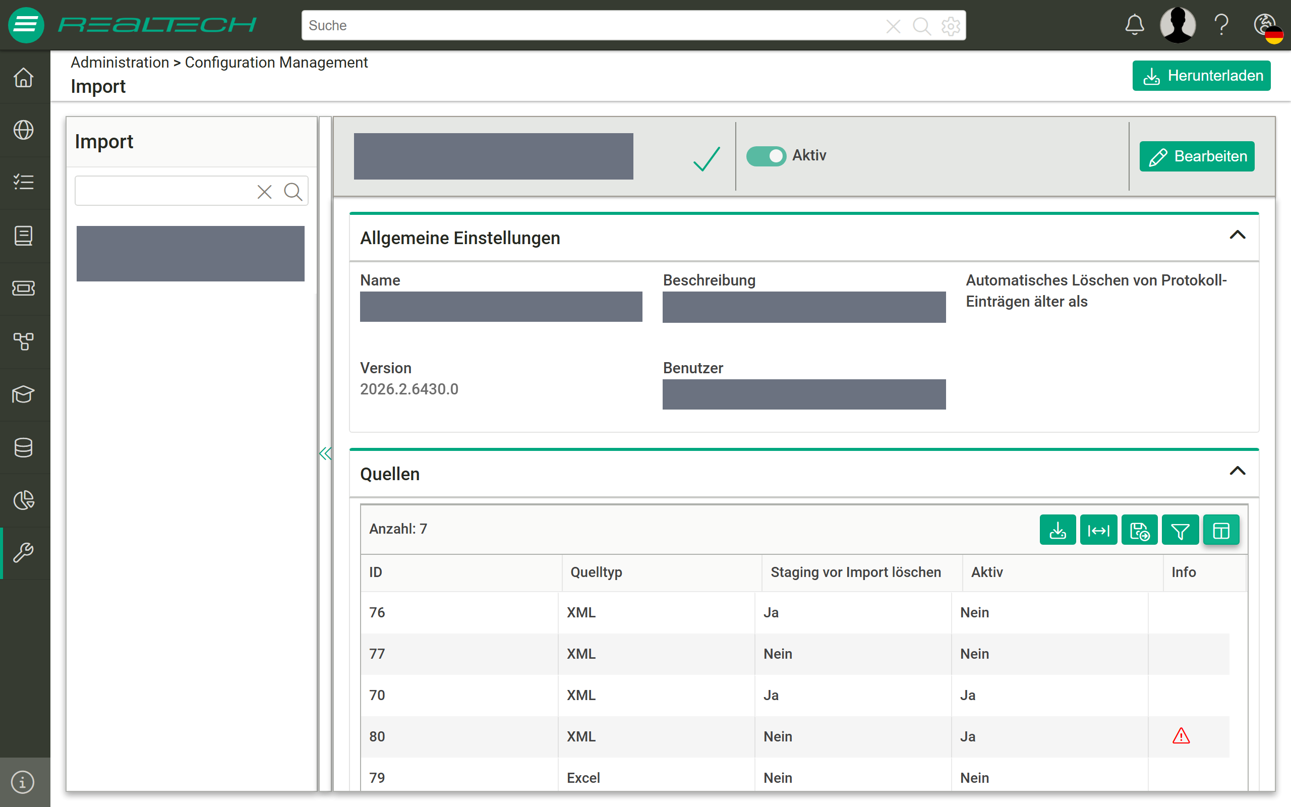 Aufgeklappter Abschnitt „Quellen" einer Import-Konfiguration mit sieben Einträgen; die Tabelle hat die Spalten „ID", „Quelltyp" (XML bzw. Excel), „Staging vor Import löschen", „Aktiv" und „Info"; bei einer Quelle steht in der Spalte „Info" ein rotes Warnsymbol